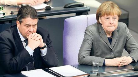 Angriffe gegen die Union kamen bislang eher von SPD-Politikern aus der zweiten Reihe. Nun geht Wirtschaftsminister Gabriel gegen Kanzlerin Merkel in die Offensive.