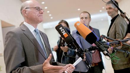 In Rage. Bundestagspräsident Norbet Lammert beklagt sich über die Kritik am Umgang mit der Cyberattacke.