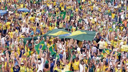 Millionen Brasilianer demonstrierten für die Absetzung von Präsidentin Dilma Rousseff.