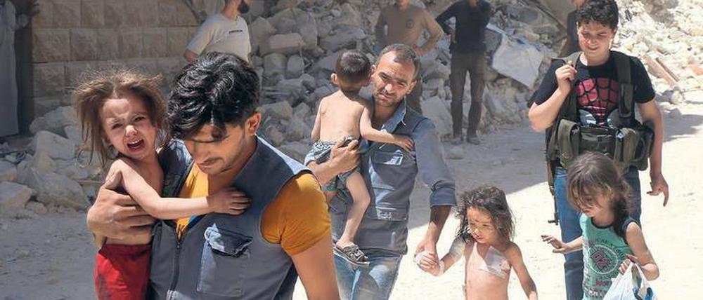 In großer Not. Seit Monaten leiden vor allem die Menschen in den von Rebellen gehaltenen Viertel Aleppos unter massiven Luftangriffen.