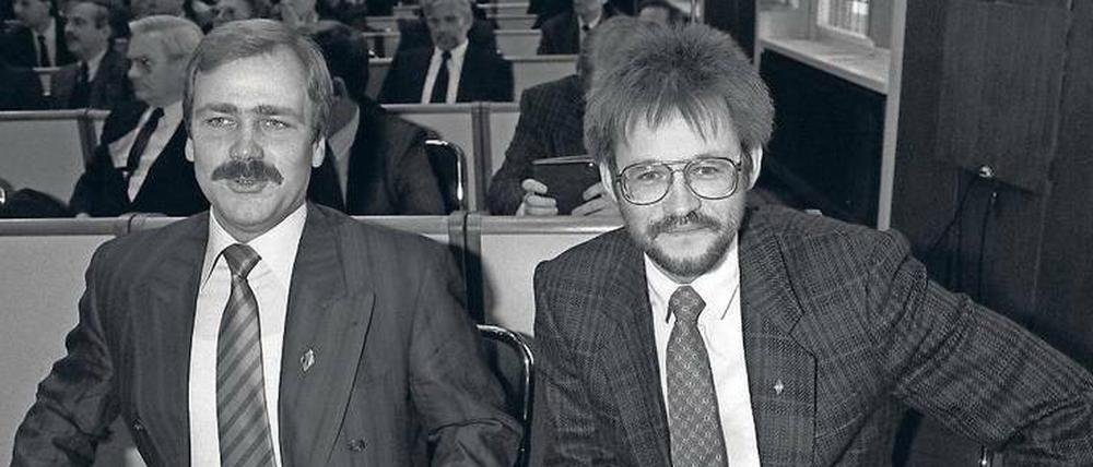 Die beiden Republikaner Bernhard Andres (l.) und Frank Degen im März 1989.