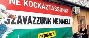 Ungarns Regierung wirbt für ein Nein beim Referendum am Sonntag: „Wir sollten kein Risiko eingehen", steht auf dem Plakat. 