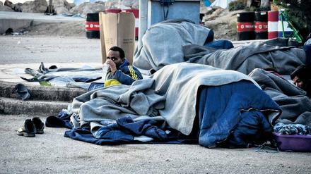 Ungewisse Situation: Ein Flüchtling wartet auf der Insel Chios.