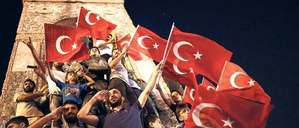 Auf der Seite Erdogans. Nach dem Putschversuch am 15. Juli gingen Tausende in der Türkei auf die Straße, um den Präsidenten zu unterstützen.