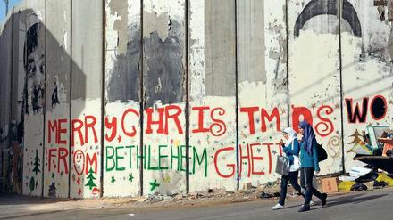 Botschaft. „Frohe Weihnachten aus dem Ghetto Bethlehem“ steht an der israelischen Sperranlage in der heiligen Stadt.