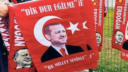 Seine Anhänger sind überall. Mit der Verfassungsänderung soll der türkische Staatspräsident zum Chef der Exekutive werden. Foto: Murad Sezer/Reuters