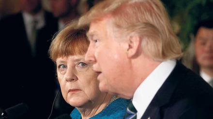 Bundeskanzlerin Angela Merkel ließ US-Präsident Donald Trump nicht ohne einen sanften Rüffel davonkommen. 