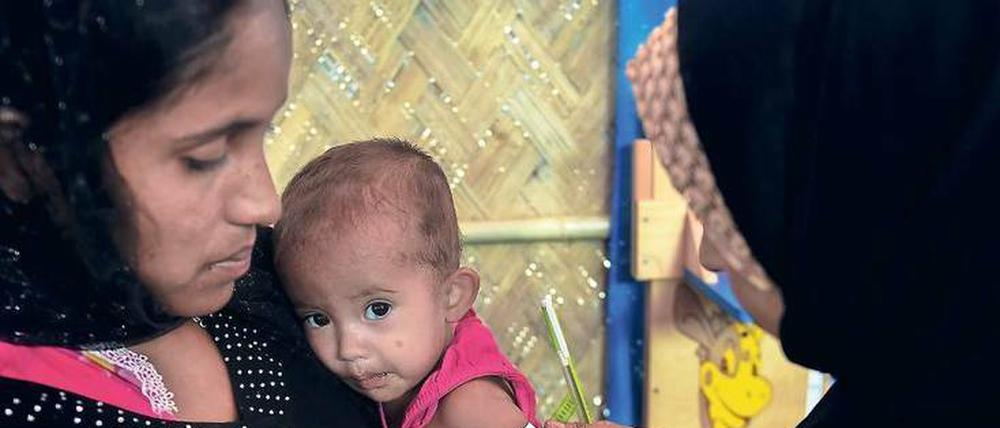 Immer mehr Rohingya-Kinder in den Flüchtlingslagern leiden nach Angaben von Unicef an Unterernährung.