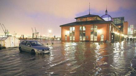 In Hamburg drückte zuletzt Sturmtief „Elon“ das Wasser der Nordsee in die Stadt.