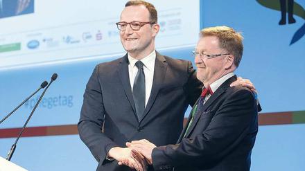 Gesundheitsminister Jens Spahn (l.) kündigte an, den langjährigen Pflegeratspräsidenten Andreas Westerfellhaus zum neuen Pflegebeauftragten der Regierung zu machen. 