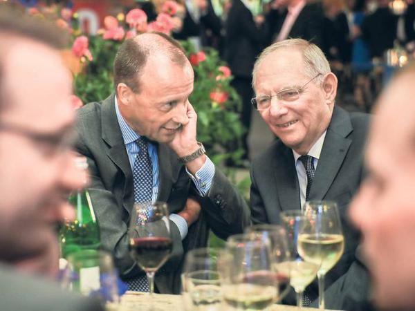Im Gespräch: Wolfgang Schäuble (r.) hat sich jetzt klar für Friedrich Merz als CDU-Vorsitzenden ausgesprochen. 