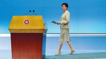 Hongkongs Regierungschefin Carrie Lam gesteht „Unzulänglichkeiten der Regierung“ ein. 