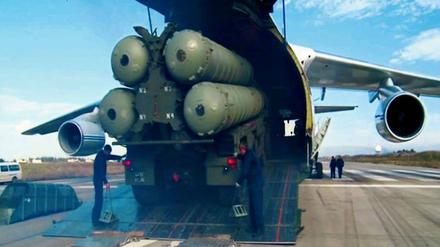 Auf dem Weg nach Istanbul. Die ersten Teile des russischen des russischen Flugabwehrsystems S-400 werden in den nächsten Tagen in die Türkei geflogen. 