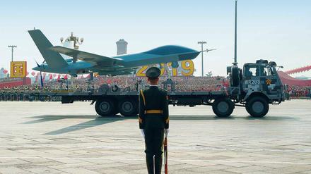 Mit einer gewaltigen Militärparade, auf der auch dieses Drohne vorgestellt wurde, feierte die Volksrepublik ihren 70. Gründungstag. 