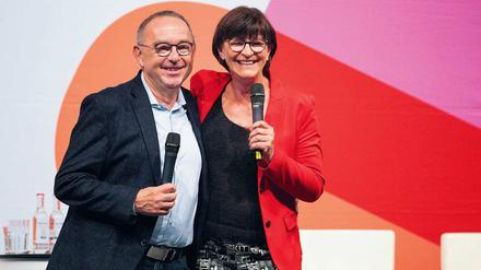 Linkes SPD-Duo: Norbert Walter-Borjans und Saskia Esken. Foto: Marius Becker/dpa