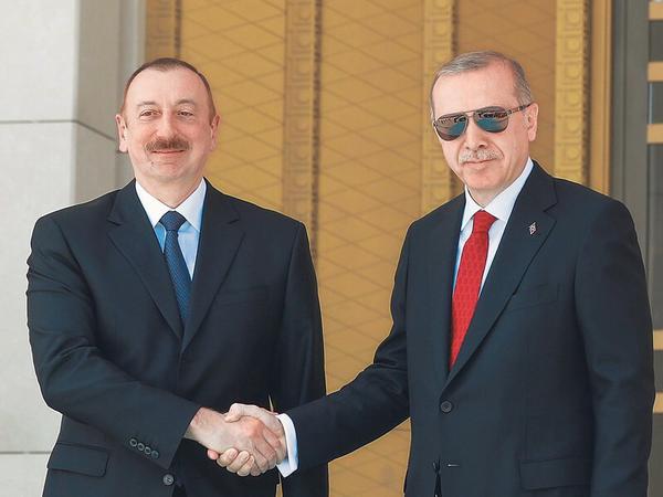 Verstehen sich gut: Aserbaidschans Präsident Aliyev (l.) und der türkische Präsident Erdogan. 