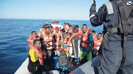 Rettungsaktion. Julian Pahlke steuerte auf dem Mittelmeer auch Einsatzschlauchboote. Foto: Laila Sieber/Sea Watch/rtr