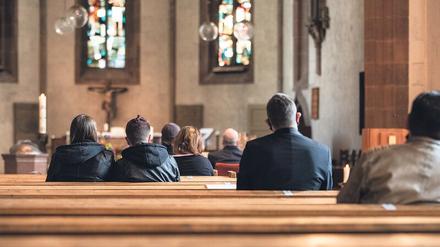 Mit Abstand. Ohne die Messen mit Gläubigen gehe dem wichtigsten Fest der Christen Entscheidendes verloren, sagen die Bischöfe.