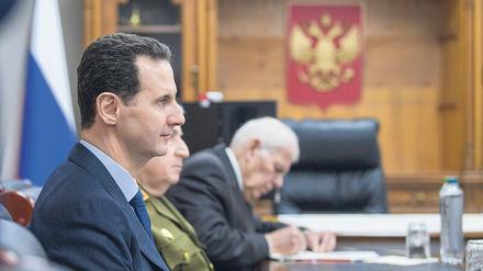 Syriens Präsident Assad (l.) hat seinen Bruder darauf angesetzt, Drogenfabriken zu bewachen und den Auslandstransport zu organisieren. 