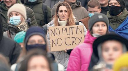 Ohne Putin keine Tränen. Die Ukrainer protestieren nicht nur gegen die russische Aggression, sondern auch gegen den Gleichmut des Westens. Foto: Bryan Smith/dpa