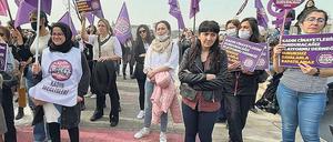 Standhaft. Fidan Ataselim am Rande einer Kundgebung in Istanbul. Sie will weiter für Frauenrechte kämpfen. 