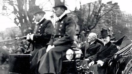 Weltschiedsrichter. Der amerikanische Präsident Woodrow Wilson 1918 zu Besuch bei Präsident Raymond Poincaré in Paris. 