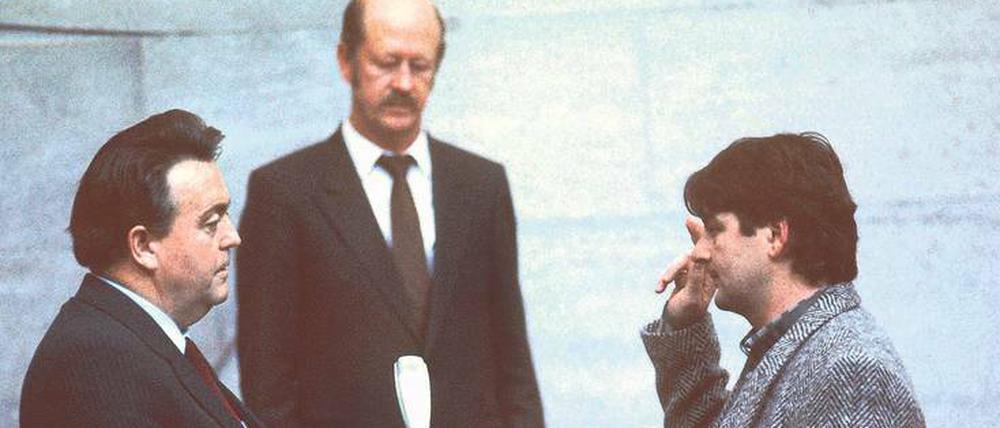 Historisches Datum. Am 12. Dezember 1985 wird Joschka Fischer von Holger Börner vereidigt. Es kam zusammen, was sich gar nicht mochte. 