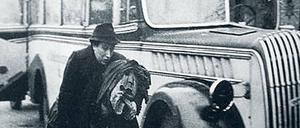 Beteiligt war das Reichsfinanzministerium auch an der Verfolgung der Juden. Das Bild zeigt eine Deportationsaktion in der Nähe von Würzburg.