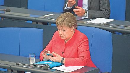 Bundeskanzlerin Angela Merkel hat mehrere Social-Media-Profile. 