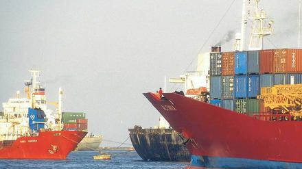 45.000 Handelsschiffe sind auf den Weltmeeren unterwegs und transportieren fast sieben Milliarden Tonnen Güter pro Jahr.