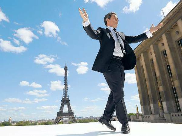  Hoppsala, jetzt komm ich! 2002 hielt Nicolas Sarkozy Einzug im Elysée-Palast - und wird bald wegen seines protzigem Gehabes als „Bling-Bling-Präsident“ verspottet. Schnell macht er sich unbeliebt.