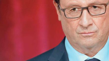 Zwei verheerende Wahlschlappen verschaffen Präsident Hollande ein dramatisches Popularitätstief. Nur noch 13 Prozent stehen zu ihm.