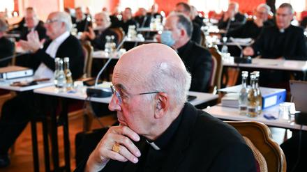 Die Herren unter sich. Felix Genn, Bischof von Münster, nimmt an der Herbstvollversammlung der Deutschen Bischofskonferenz im Stadtschloss teil. 
