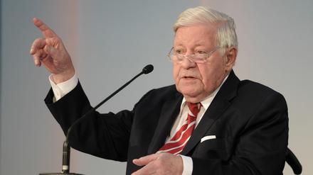 Helmut Schmidt schließt sich Helmut Kohls Kritik an der deutschen Europa-Politik an.