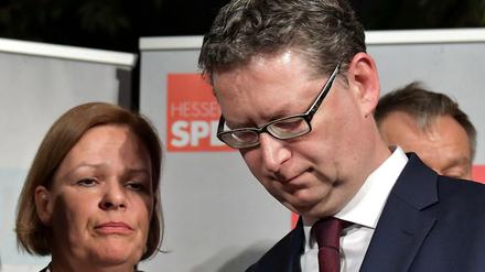 Betretene Gesichter nach der Wahl: Der SPD-Spitzenkandidat Thorsten Schäfer-Gümbel (r.) und Nancy Fäser, Generalsekretärin der Hessen-SPD. 