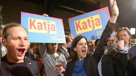 Jubel bei der FDP. Spitzenkandidatin Katja Suding zieht mit den Liberalen wieder in die Bürgerschaft ein.