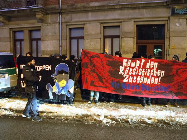 Protest gegen den Auftritt des AfD-Politikers Björn Höcke am Dienstagabend im Dresdner Ballhaus Watzke