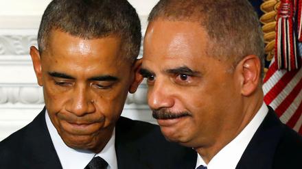 Alte Freunde, jetzt mit mehr Abstand: US-Präsident Obama (links) und Justizminister Eric Holder am Tag von Holders Rücktritt