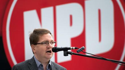 Der Bundesgeschäftsführer der rechtsextremen NPD, Holger Szymanski, ist mit sofortiger Wirkung von seinen Ämtern zurückgetreten. 