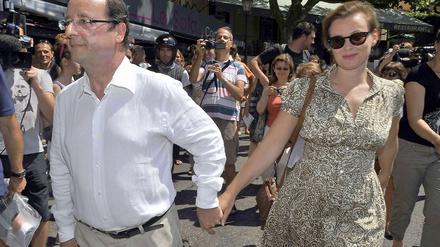 Zurzeit macht Frankreichs Staatschef Hollande gemeinsam mit seiner Lebensgefährtin Valéry Trierweiler Urlaub. Im Herbst will seine Regierung eine Vermögensteuerreform vorlegen.