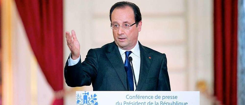 Frankreichs Präsident Hollande antwortet auf Journalistenfragen