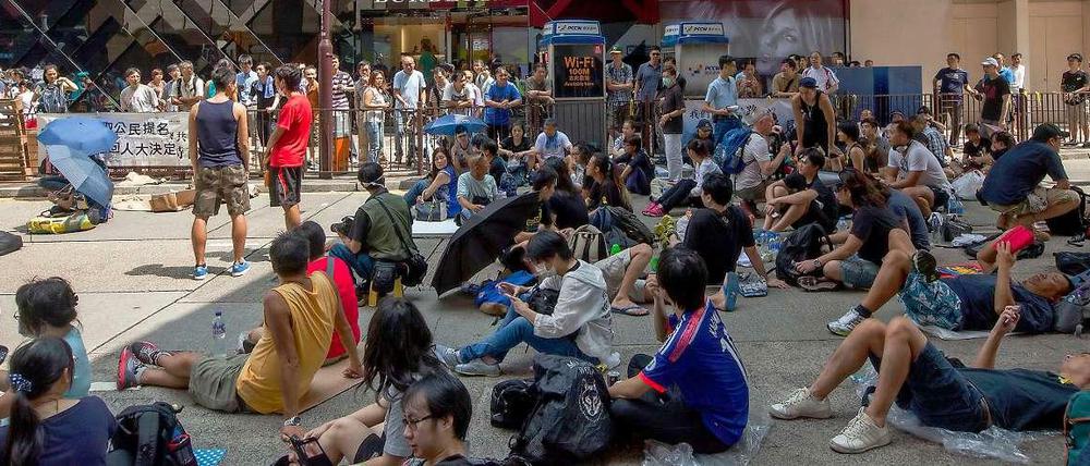 Protest für freie Wahlen. Junge Menschen versammeln sich im Zuge der Bewegung "Occupy Central" im Zentrum von Hongkong.