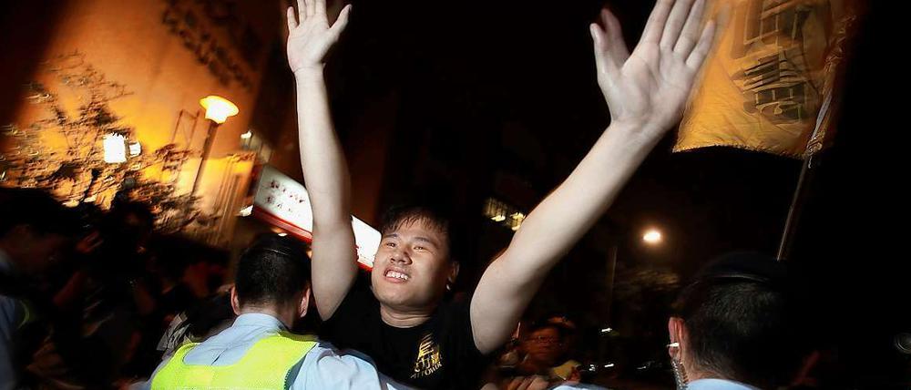 Bewohner Hongkongs protestieren gegen Henry Tang, Kandidat für das Amt des Verwaltungschefs. 