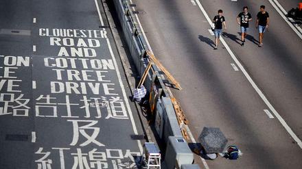 Protestierer auf einer Straße in Hongkong