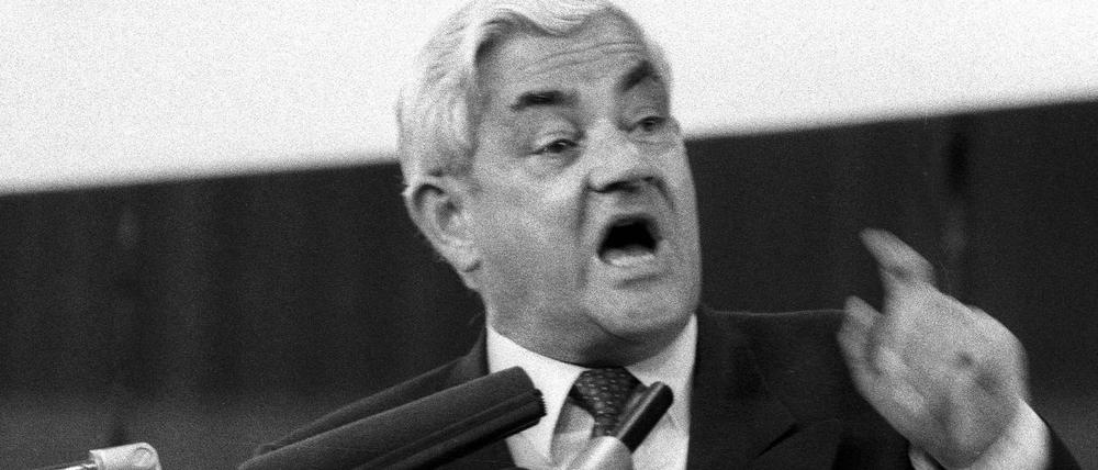 Horst Ehmke während eines SPD-Parteitages Anfang der achtziger Jahre in München 