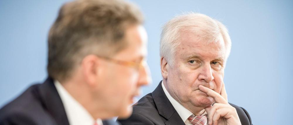 Innenminister Horst Seehofer (CSU) neben Verfassungsschutzchef Hans-Georg Maaßen