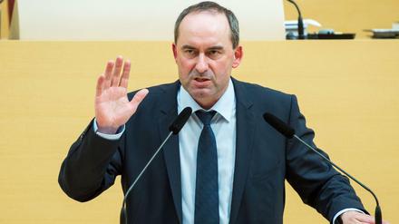 Will regieren, Hubert Aiwanger, Landesvorsitzender der Freien Wähler, spricht im Bayerischen Landtag. 