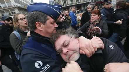 Vor dem Gedenkplatz in Brüssel ist es am Samstag zu einem Polizeieinsatz gekommen. 