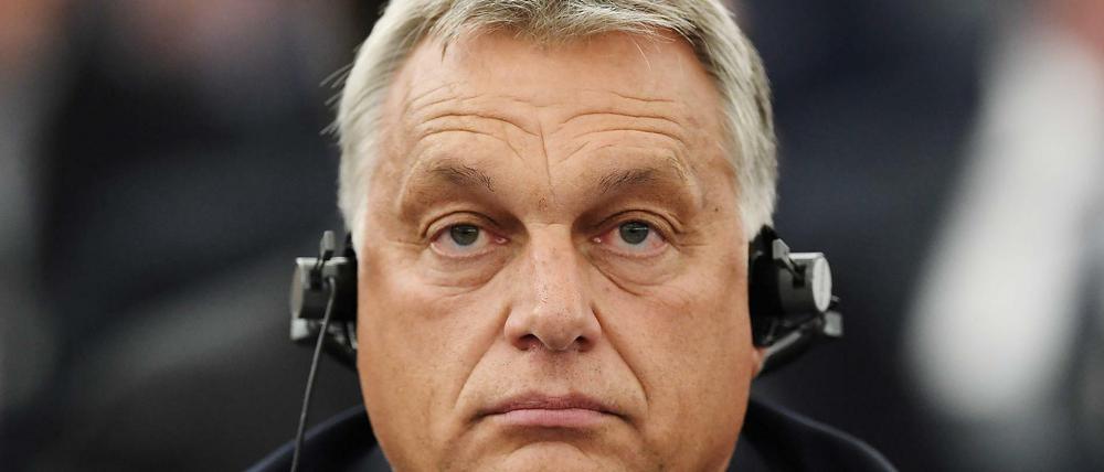 Ungarns Regierungschef Viktor Orban reagiert schwerhörig auf EU-Kritik.