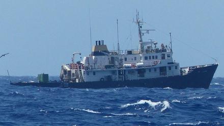 Das Schiff der Identitären Bewegung "C-Star", fotografiert von Bord der "Sea-Eye". 